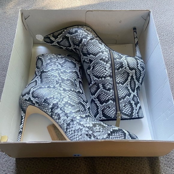 MICHAEL KORS RUE SNAKE EMBOSSED LEATHER STILETTO ANKLE BOOTIES SZ 10 NEW IN BOX - Picture 5 of 6
